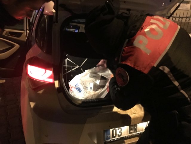 Durdurulan Araçtan Paket Paket Kaçak Sigara Çıktı