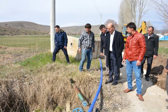 Başkan Bozkurt, İçme Suyu Şebeke Hattı Döşeme Çalışmalarını Yerinde İnceledi