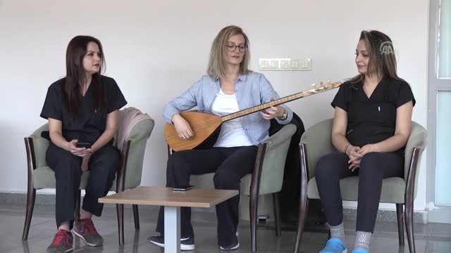 Hastanedeki Refakatçi Kadınlara Canlı Müzik Etkinliği