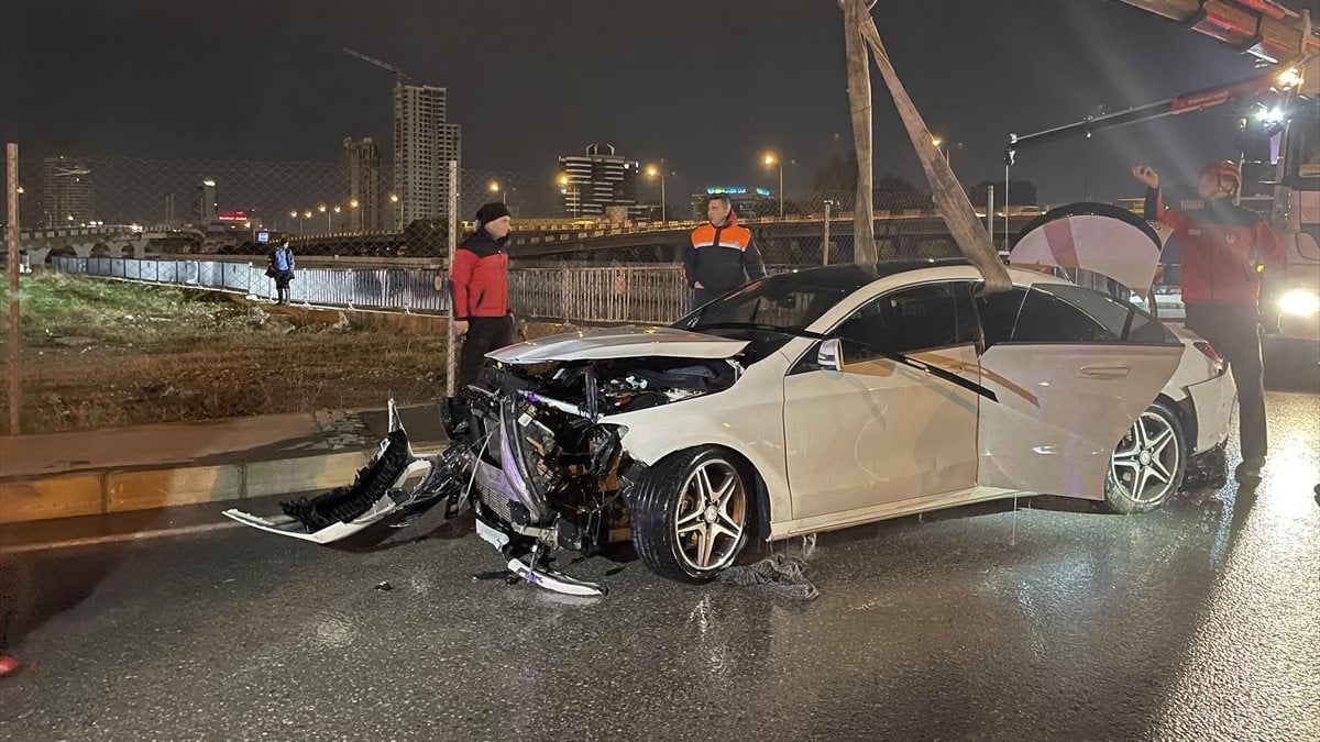 İzmir’de otomobil çaya uçtu: 1 ölü 3 yaralı