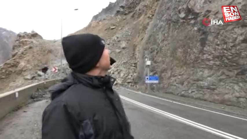 Artvin-Erzurum karayolu üzerinde vali açıklama yaparken 2. kez heyelan oldu