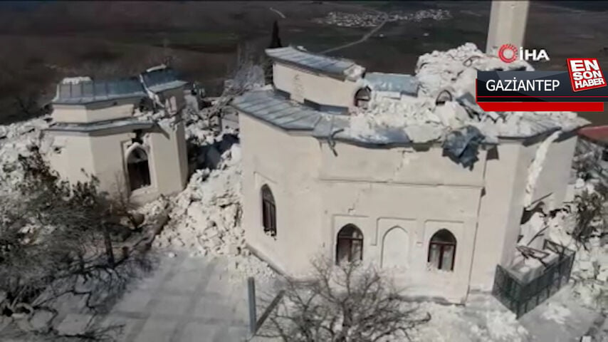 Ukkaşe Hazretlerinin türbesinin restore edilen bölümleri depremde yıkıldı