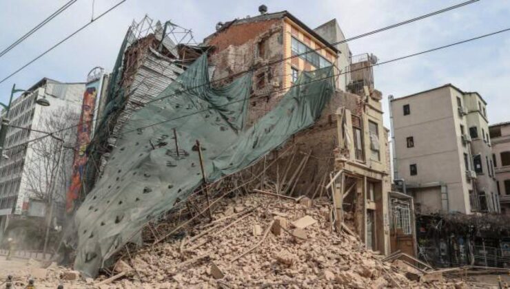 Kültür ve Turizm Bakanlığı, Beyoğlu’nda çöken bina için İBB’ye reaksiyon gösterdi