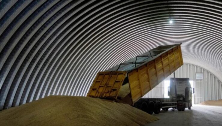 Polonya ve Macaristan, Ukrayna’dan tahıl ithalatını durdurdu