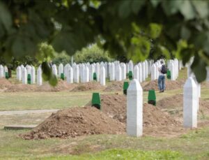 Srebrenitsa’daki soykırımın sorumlularından 4’ü müebbet mahpus cezası aldı