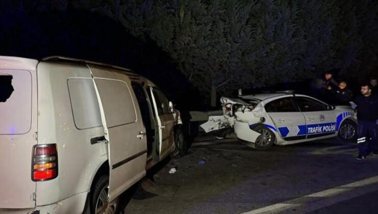 Sistemsiz göçmenleri taşıyan araç polisten kaçarken kaza yaptı: 18 yaralı