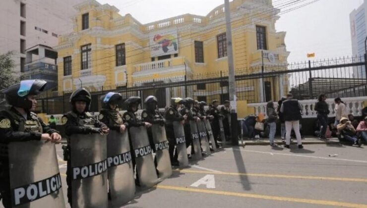 Venezuela’da ortalık karıştı! Çok sayıda asker ve polis yaralı