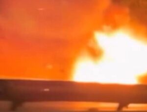 Başakşehir TEM Otoyolu’nda araba alev alev yandı