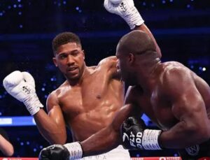 Tarihi maçı kaybedip rakibinin iki katı para aldı!