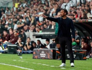 Van Bronckhorst’un yüzü Frankfurt’a karşı gülmüyor