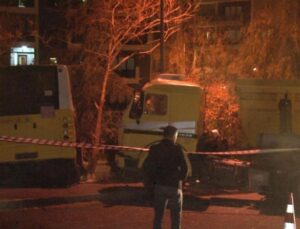 Denetimden çıkan İETT otobüsü park halindeki kamyona çarptı