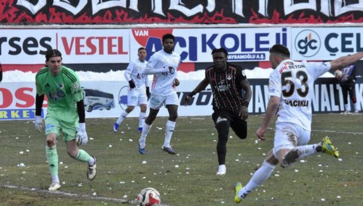 Süper Lig için geri sayım başladı! Deplasmanda 3-0 kazanarak seriyi 11 maça çıkardılar