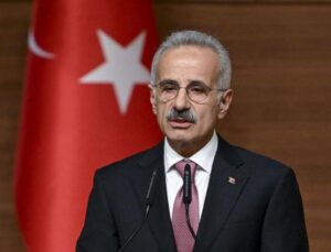 Bakan Uraloğlu: Türk sahipli 2 gemi Hürmüz Boğazı’ndan geçti