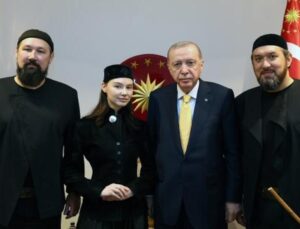 Cumhurbaşkanı Erdoğan, ‘Ay Yola’ müzik kümesini kabul etti