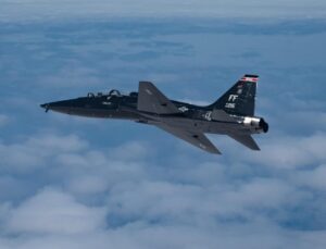 ABD’de askeri eğitim uçağı yere çakıldı: 2 pilot sağ!