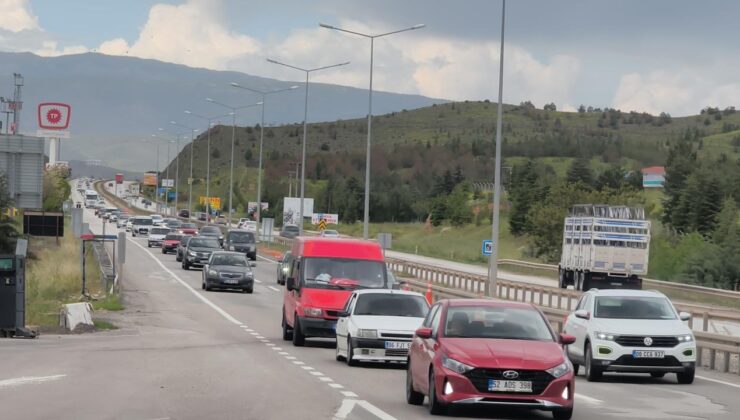 “Kilit kavşak” Kırıkkale’de bayram öncesi trafik yoğunluğu sürüyor