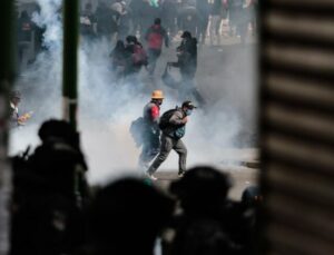 Bolivya’yı karıştıran protesto! İki bakan istifa etti