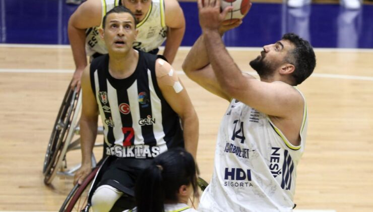 Fenerbahçe Beşiktaş karşısında finalde 1-0 öne geçti!