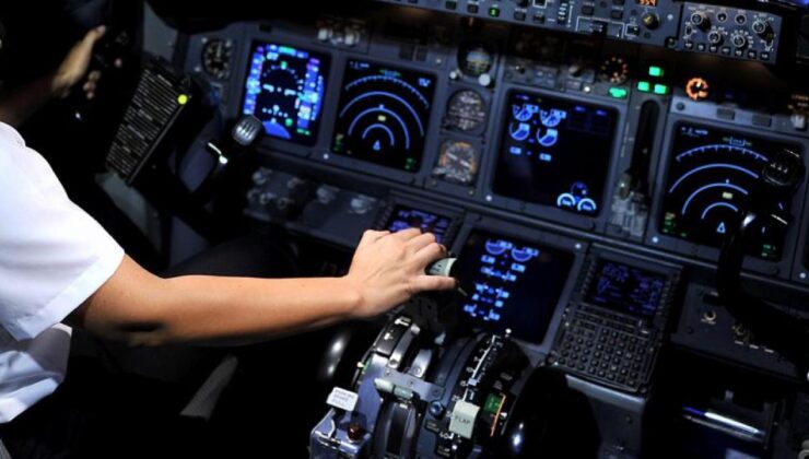 Florida semalarında tehlike! Gizemli pilot kuleyi sıkıntıdan çıkardı