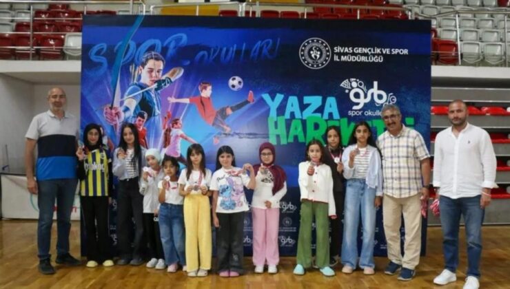 Kur’an Kursu öğrencileri, Taha Akgül Spor Salonu’nda fırtına üzere esti