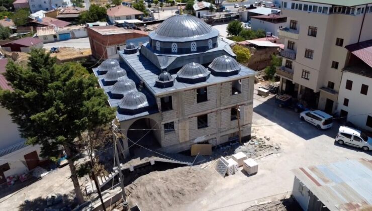 Malatya’da zelzelede yıkılan caminin yüzde 80’i tamamlandı: Dayanak bekleniyor
